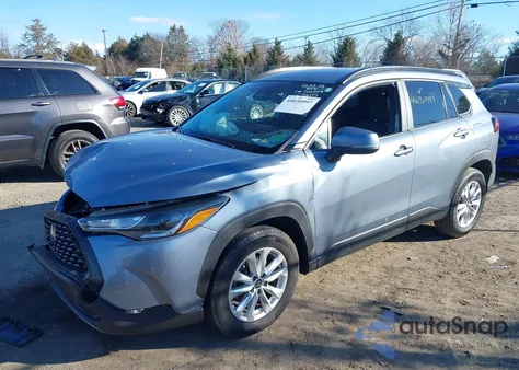 2023 Toyota Corolla Cross Le z USA, uszkodzony, nr VIN 7MUCAAAG2PV046115